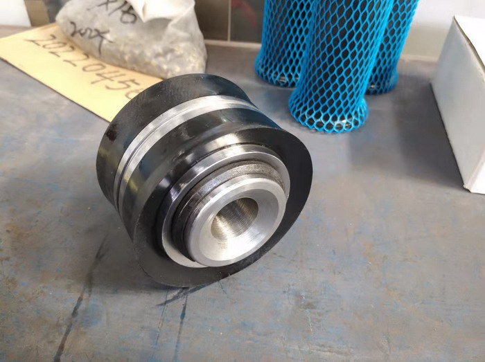 Double-acting piston assembly Double-acting piston assembly